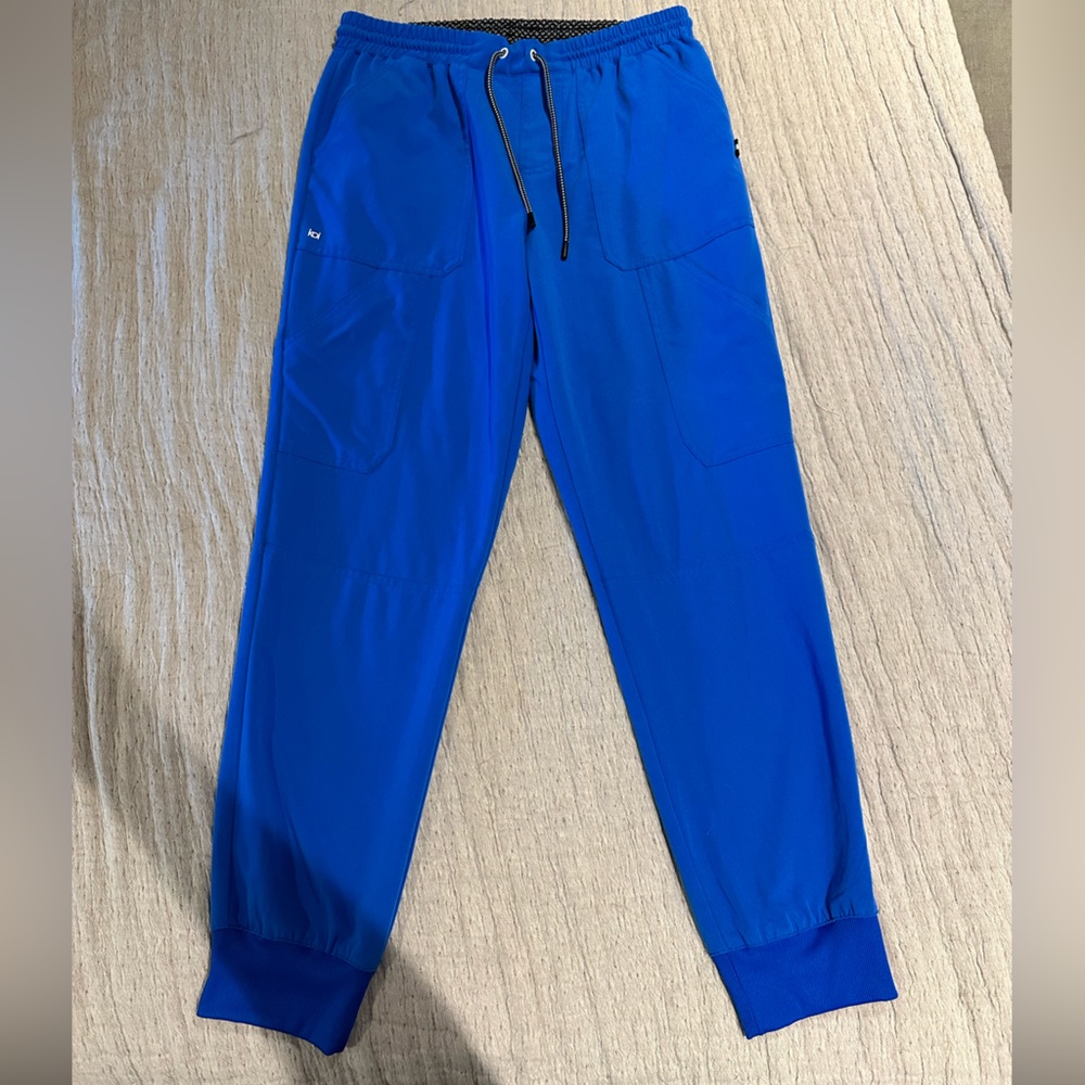 Koi Jogger Scrub